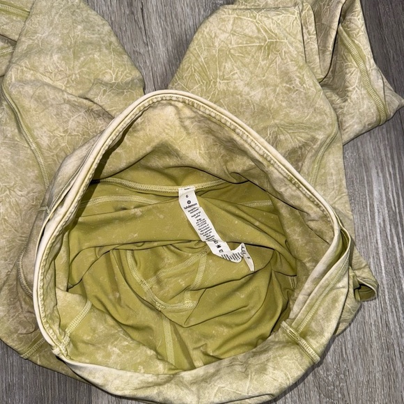 Lululemon Fast and Free High Rise Tight 25" *Ice Dye
Size 6 - Picture 13 of 16